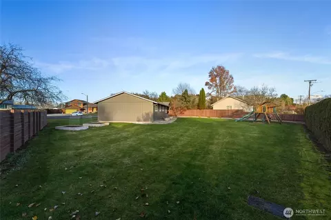 1266 SE Independence Dr, College Place, WA 99324