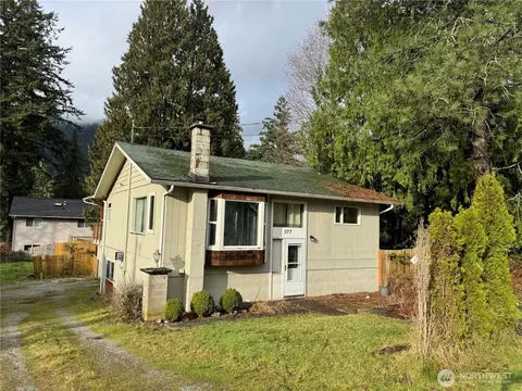 377 Lakeside Dr, Sedro Woolley, WA 98284