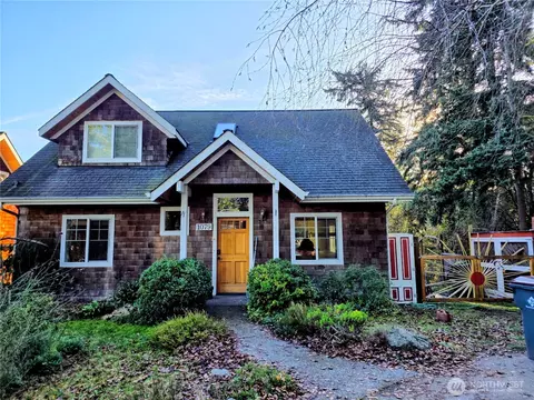 1079 17th, Port Townsend, WA 98368
