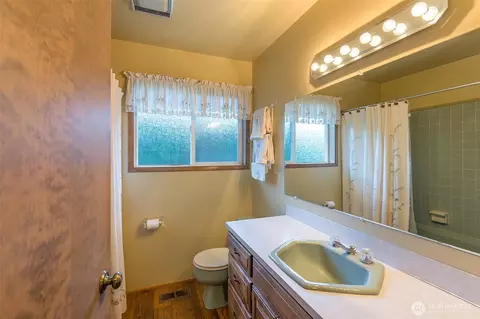Bath - 141 Bay View St, Sequim, WA 98382 photo 3 of 4