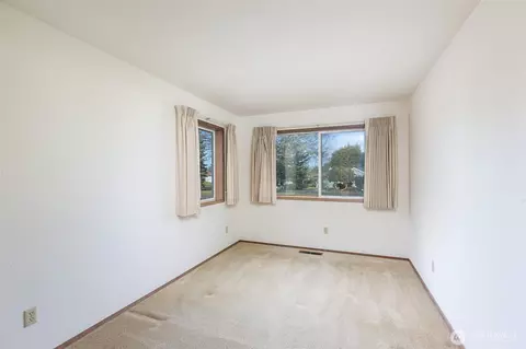 Bedroom - 141 Bay View St, Sequim, WA 98382 photo 3 of 5