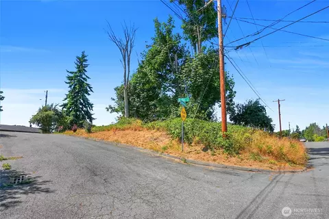 1 Nn Hawthorne St, Everett, WA 98201