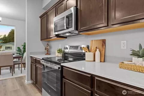 Kitchen - 7025 Rainier Dr #D, Everett, WA 98203 photo 5 of 8