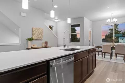 Kitchen - 7025 Rainier Dr #D, Everett, WA 98203 photo 7 of 8