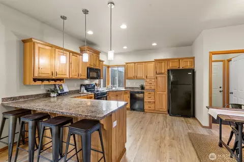Kitchen - 2008 Monroe Ave, Everett, WA 98203 photo 2 of 4