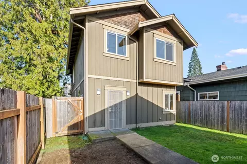 Exterior - 2008 Monroe Ave, Everett, WA 98203 photo 6 of 8