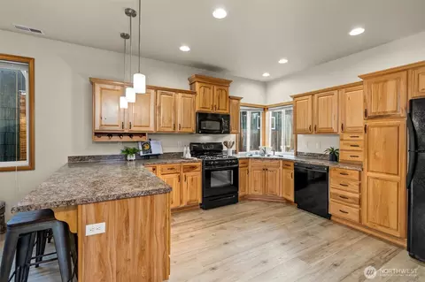 Kitchen - 2008 Monroe Ave, Everett, WA 98203 photo 3 of 4
