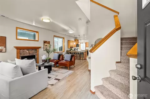 Entry Way - 2008 Monroe Ave, Everett, WA 98203 photo 1 of 2