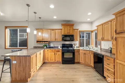 Kitchen - 2008 Monroe Ave, Everett, WA 98203 photo 4 of 4