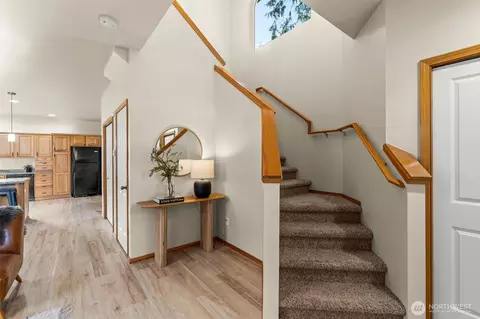 Entry Way - 2008 Monroe Ave, Everett, WA 98203 photo 2 of 2