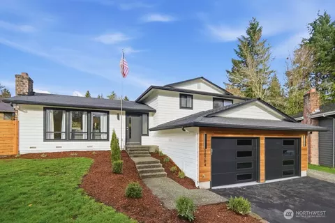 10704 NE 200th Pl, Bothell, WA 98011