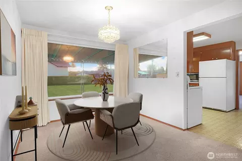 Dining - 1077 Garfield St, Enumclaw, WA 98022 photo 2 of 2