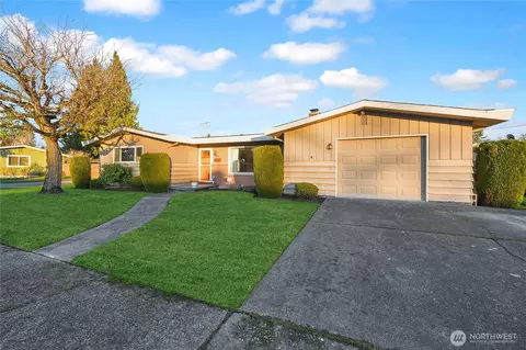Exterior - 1077 Garfield St, Enumclaw, WA 98022 photo 3 of 11