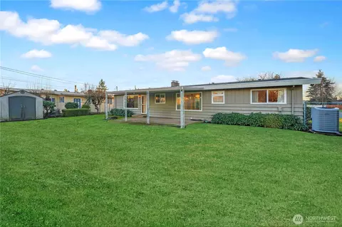 Exterior - 1077 Garfield St, Enumclaw, WA 98022 photo 5 of 11