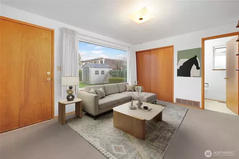 Living - 1077 Garfield St, Enumclaw, WA 98022 photo 5 of 6