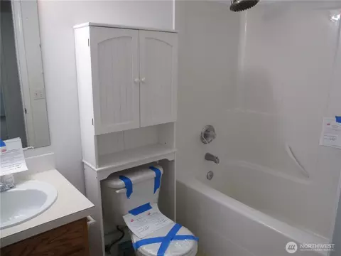 Bath - 206 Mazza St NE, Orting, WA 98360 photo 2 of 2
