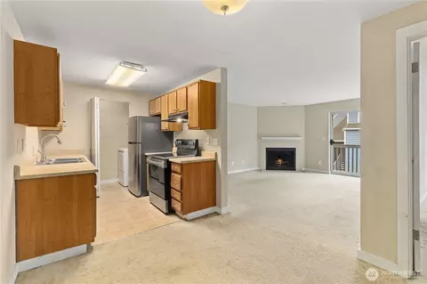16817 Larch Way #F206, Lynnwood, WA 98037