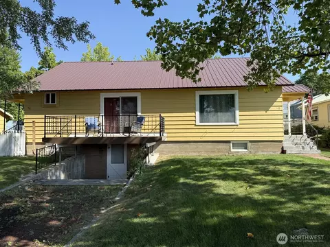 18 Cherry Ave W, Omak, WA 98841