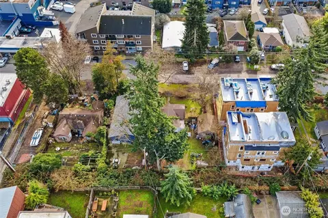 934 N 101st St, Seattle, WA 98133