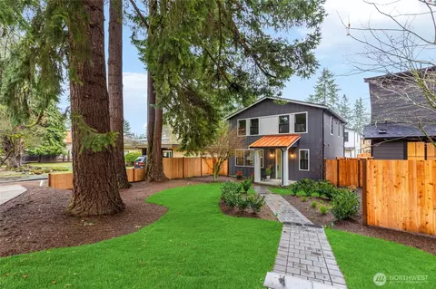 11607 NE 112th St #2, Kirkland, WA 98033