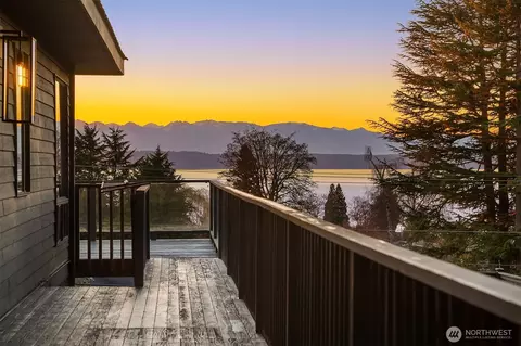 19303 Olympic View Dr, Edmonds, WA 98020