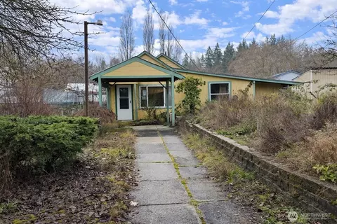 425 Sunnyhill Rd W, Bremerton, WA 98312