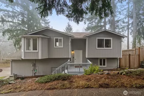 140 NE Rainier Pl S, Belfair, WA 98528