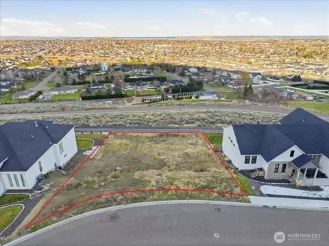 5530 Hershey Ln, West Richland, WA 99353