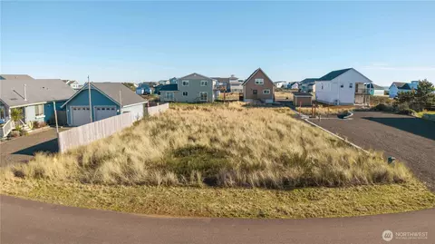 1450 Trade Wind Ave SW, Ocean Shores, WA 98569