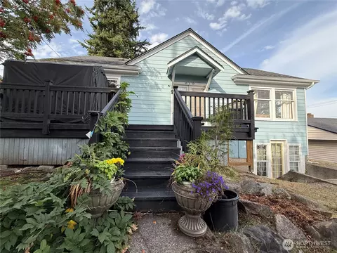 618 N 125th St, Seattle, WA 98133
