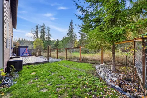Exterior - 18916 10th Dr SE, Bothell, WA 98012 photo 5 of 7