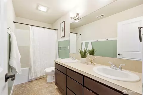 Bath - 18916 10th Dr SE, Bothell, WA 98012 photo 3 of 3