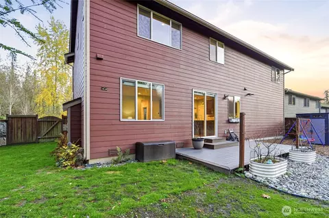 Exterior - 18916 10th Dr SE, Bothell, WA 98012 photo 6 of 7