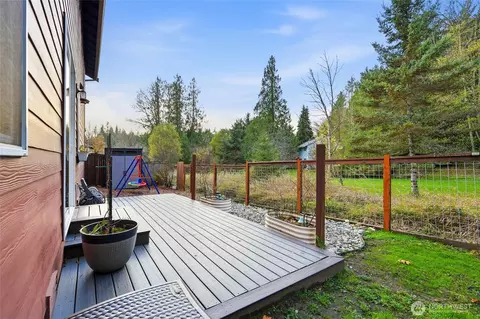 Exterior - 18916 10th Dr SE, Bothell, WA 98012 photo 4 of 7
