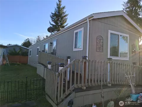 815 124th St SW #90, Everett, WA 98204