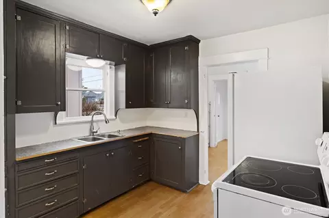 Kitchen - 121 Van Scoyoc Ave SW, Orting, WA 98360 photo 1 of 3