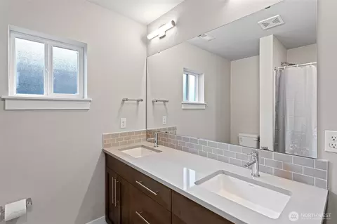 Bath - 2128 229th Pl SW, Bothell, WA 98021 photo 3 of 4