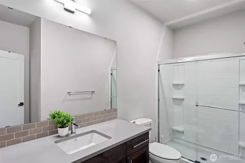 Bath - 2128 229th Pl SW, Bothell, WA 98021 photo 2 of 4