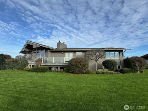 9600 Hilltop Rd, Bellevue, WA 98004