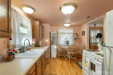 Kitchen - 1107 Adele St, Sumner, WA 98390 photo 2 of 2