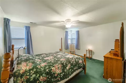 Bedroom - 1107 Adele St, Sumner, WA 98390 photo 2 of 3