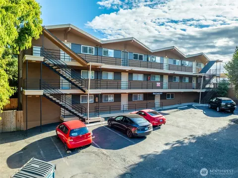 1017 SW 154th St, Burien, WA 98166