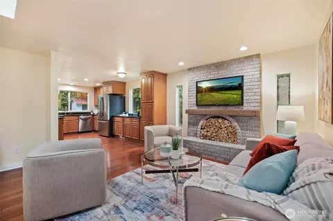 Living - 22629 57th Ave SE, Bothell, WA 98021 photo 4 of 7