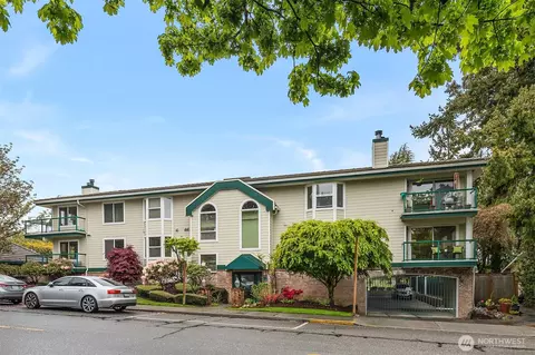 609 7th Ave N #B204, Edmonds, WA 98020