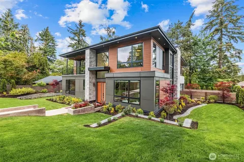 8458 NE 9th St, Medina, WA 98039