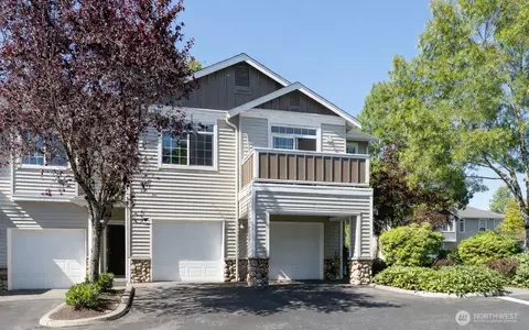 1855 Trossachs Blvd SE #205, Sammamish, WA 98075