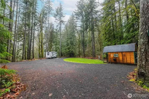 101 N Gadwall Pl N, Hoodsport, WA 98548