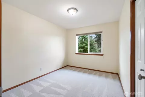 Bedroom - 18722 3rd Ave W, Bothell, WA 98012 photo 4 of 5