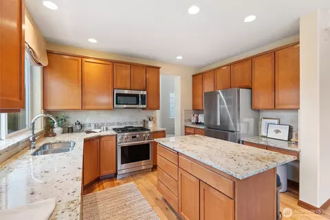 Kitchen - 18722 3rd Ave W, Bothell, WA 98012 photo 3 of 4