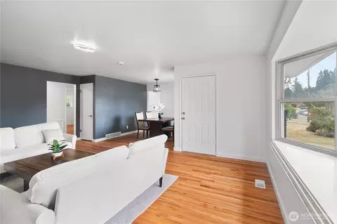 Living - 16624 3rd Ave S, Burien, WA 98148 photo 3 of 4